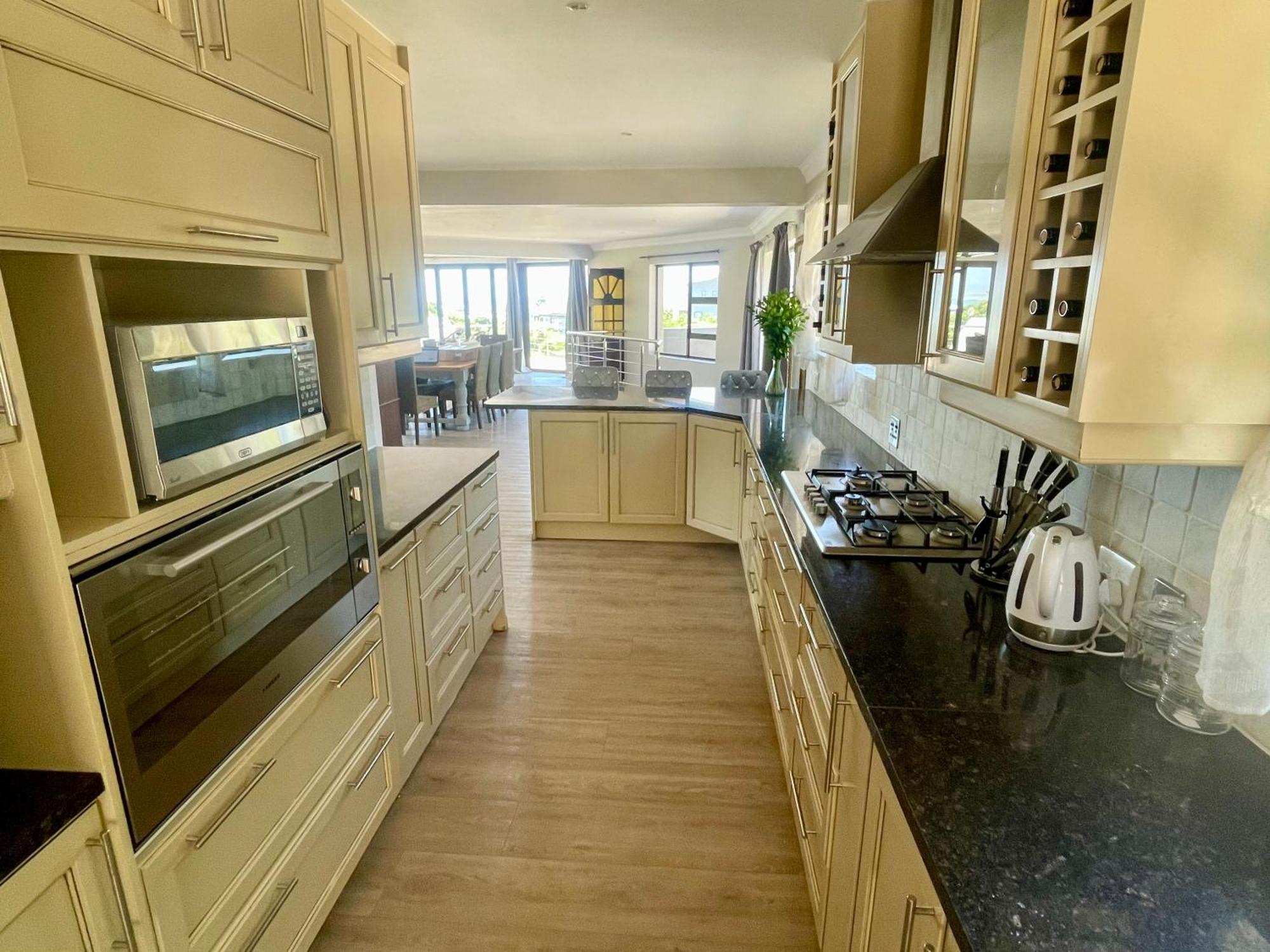 Bird'S View Guest Accommodation Hermanus Bagian luar foto